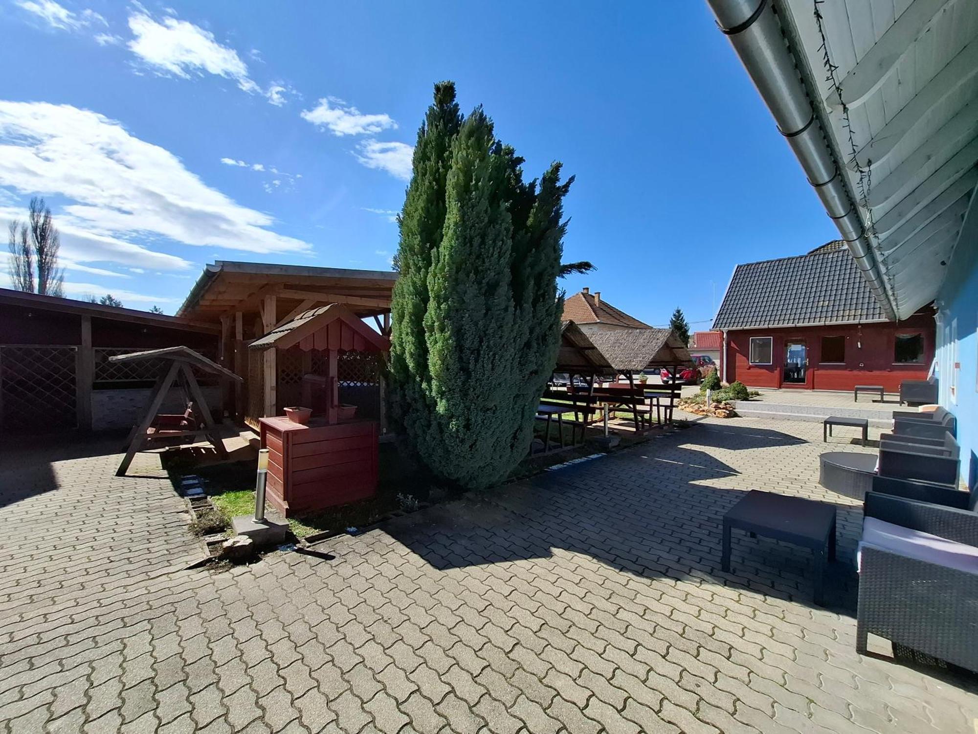 Kek Laguna Wellness Apartmanok Egerszalók Exteriér fotografie