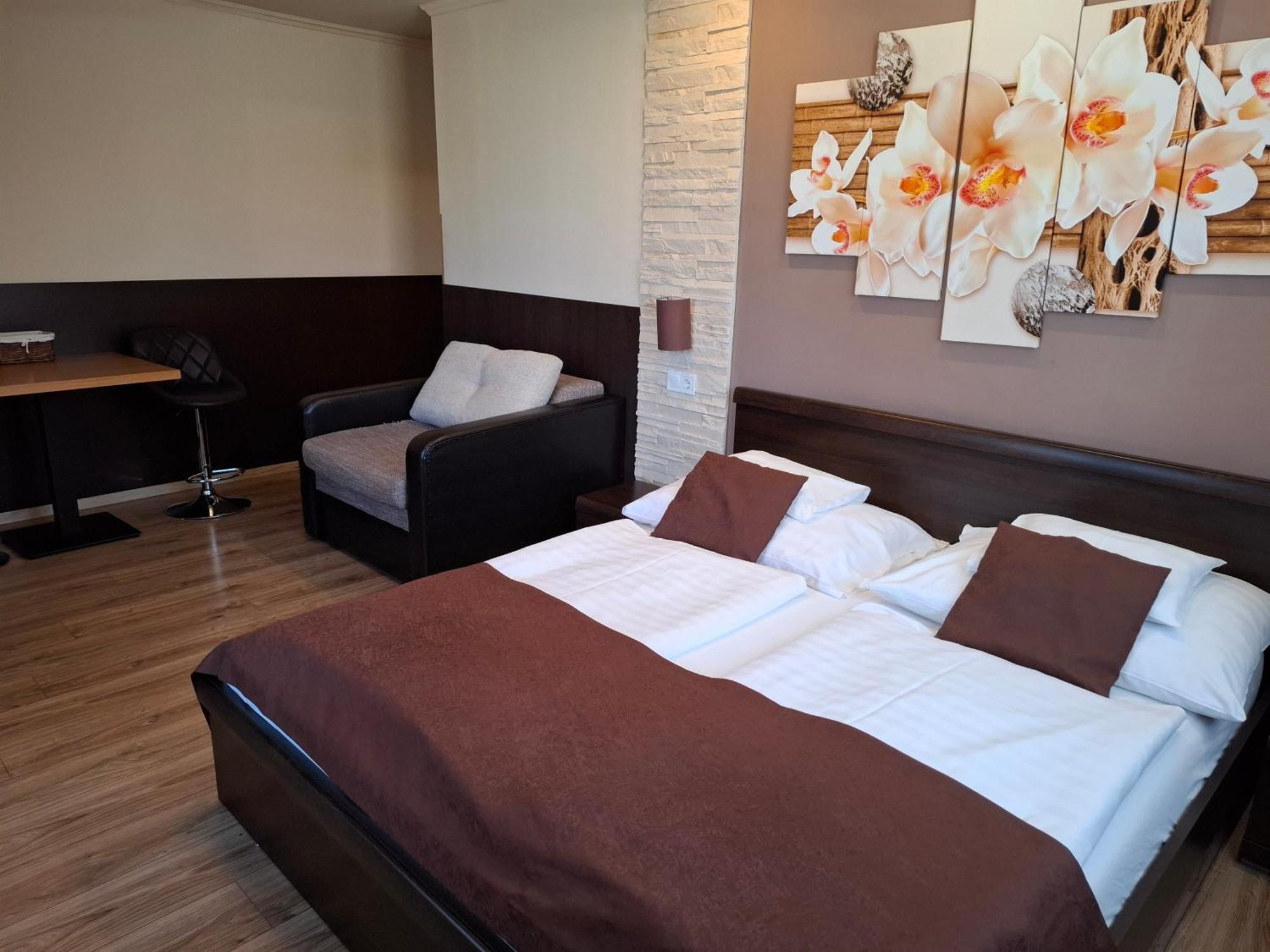 Kek Laguna Wellness Apartmanok Egerszalók Exteriér fotografie